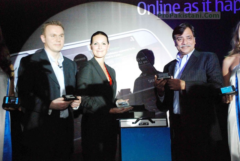 DSC_0164-copy DSC 0164 copy Nokia N97 Hits Pakistani Stores Priced at Rs. 58,000