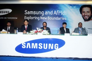 Samsung and Shahid Afridi exploring new boundaries. From left  Zeshan Ahmed Head of Mobile Division, Samsung Pakistan and Afghanistan, Steve Han General Manager Samsung Electronics  Pakistan & Afghanistan, Shahid Afridi Brand Ambassador Samsung Electronics, Injae Lee, Senior  Manager Samsung Electronic Pakistan & Afghanistan, and Khurram Farooq, Head of  Consumer Electronic  Samsung Pakistan & Afghanistan at the brand ambassador ceremony