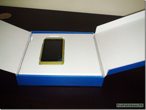 DSC02307 thumb Nokia N8 Unboxing [Pakistan]