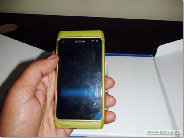 DSC02308 thumb Nokia N8 Unboxing [Pakistan]