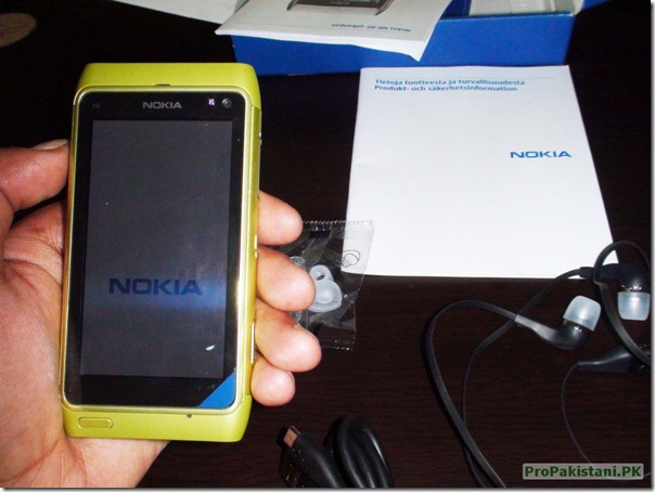 DSC02345 thumb Nokia N8 Unboxing [Pakistan]