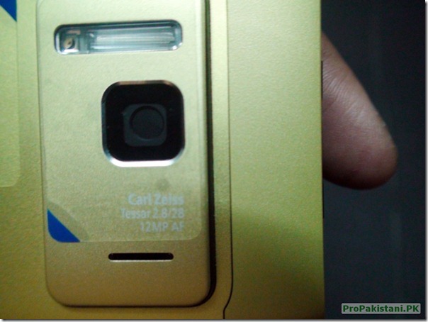DSC02362 thumb Nokia N8 Unboxing [Pakistan]