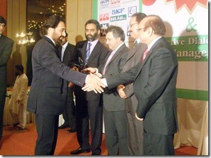 HR EXcellence Handshake thumb PTCL Wins Global HR Excellence Award 2011