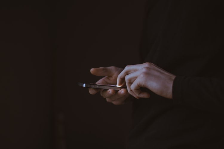 This is the featured image for the post, know which smartphone is right for you. A guy is holding a smartphone.