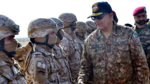 The General of Pakistan shaking hands with the soldiers