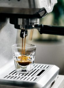 pouring the black drink into a cup