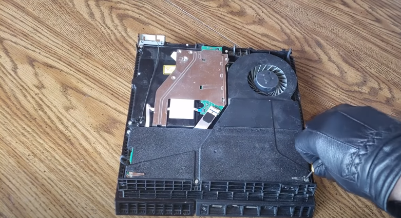 How to Clean Your PS4 From Inside