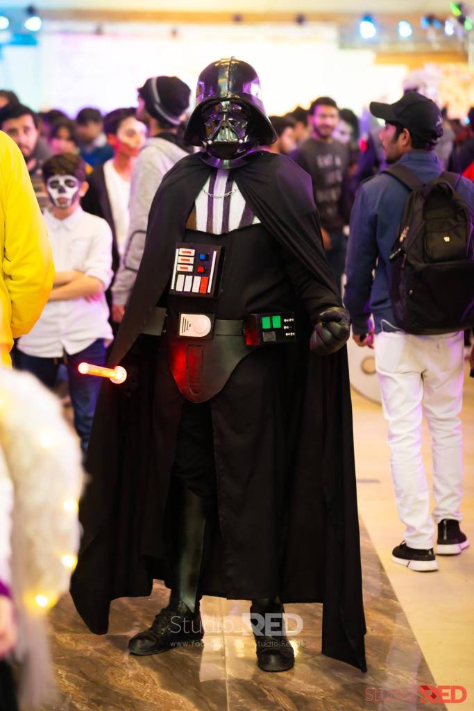Cosplayer dressed as Darth Vader at TwinCon'19