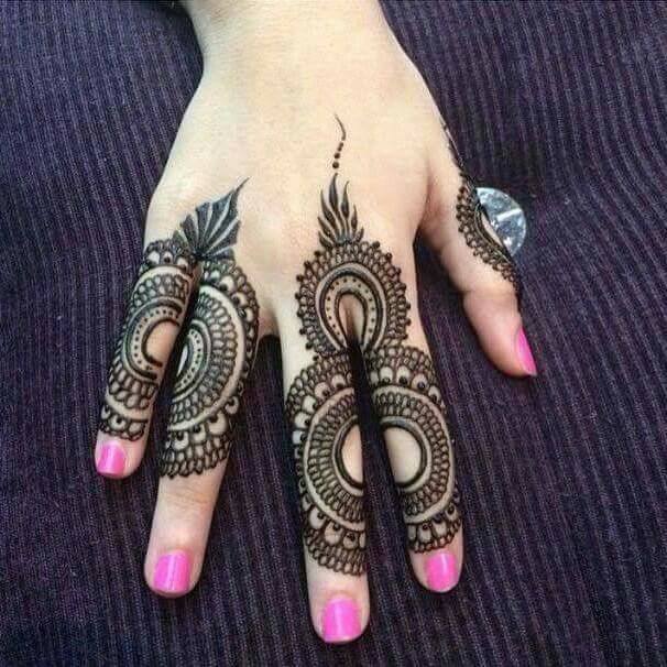 Fingers Mehndi design, ring motif
