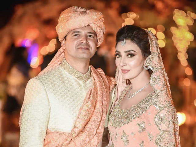 Ayesha_Khan_Major_Uqbah_Malik_wedding_picture
