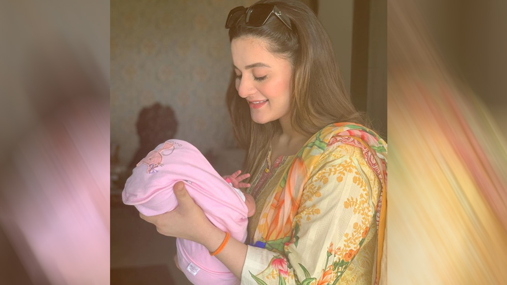 aiman-khan-with-baby