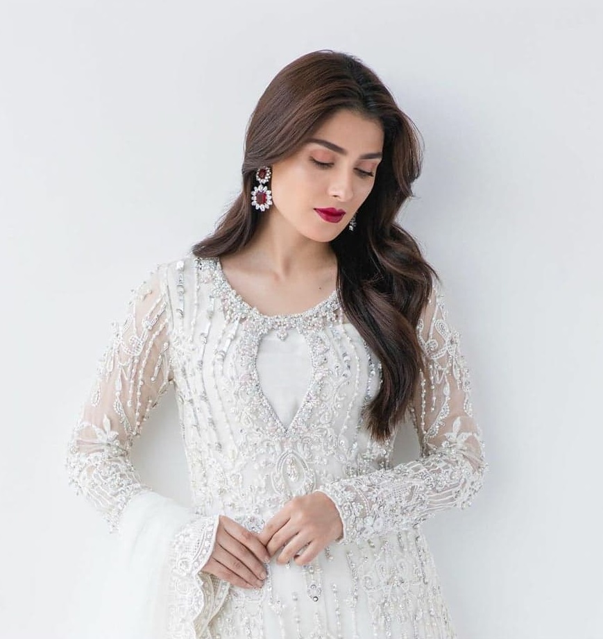 White Bridal Wear | Pakistani bridal makeup, Bridal makeup style, Makeup  for white dress