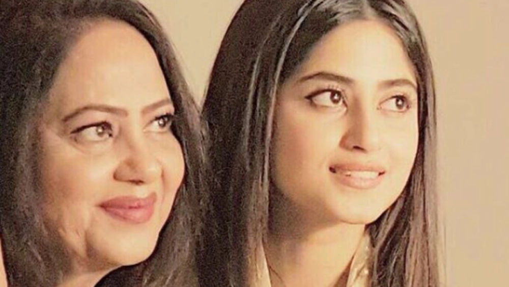 sajal aly with her mother