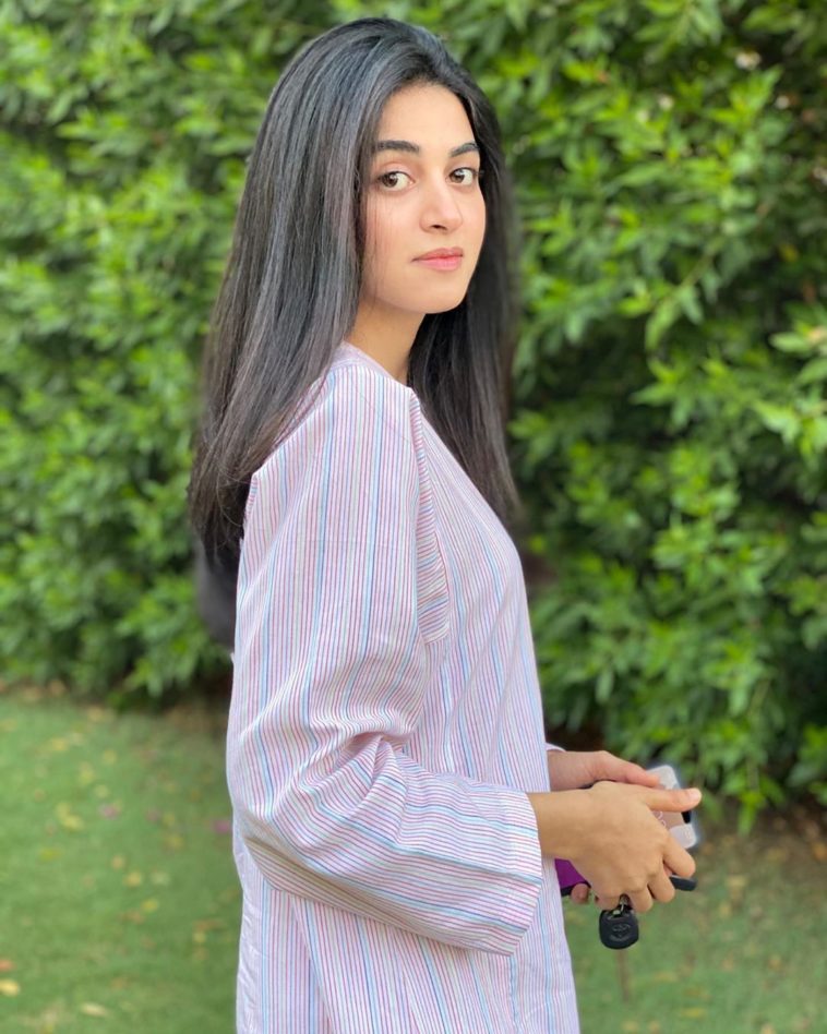 Anmol Baloch Proves She's The Epitome of Beauty [Pictures] - Lens