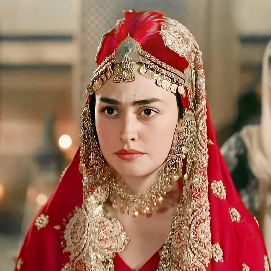 Esra Bilgiç - Halima Sultan