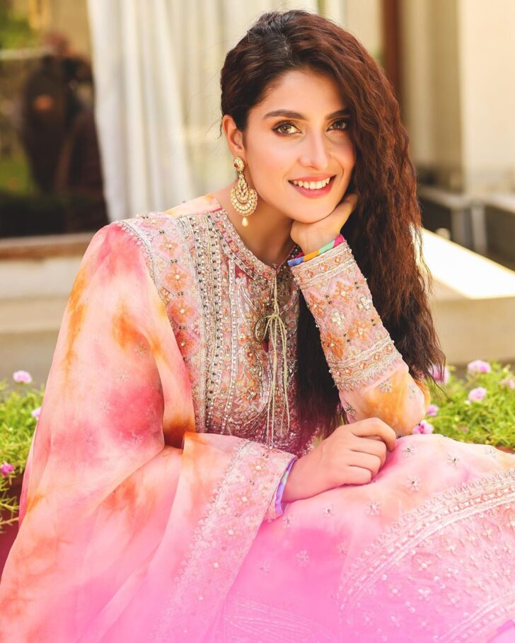 Ayeza Khan Looks Ethereal In Latest Bridal Shoot Lens 7280