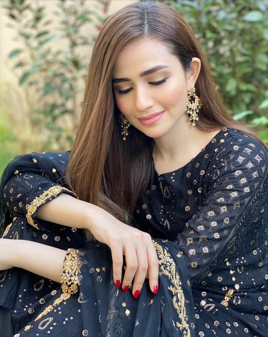 Sana Javed Is A Paragon Of Beauty In Élan Fashion Show [Pictures] - Lens