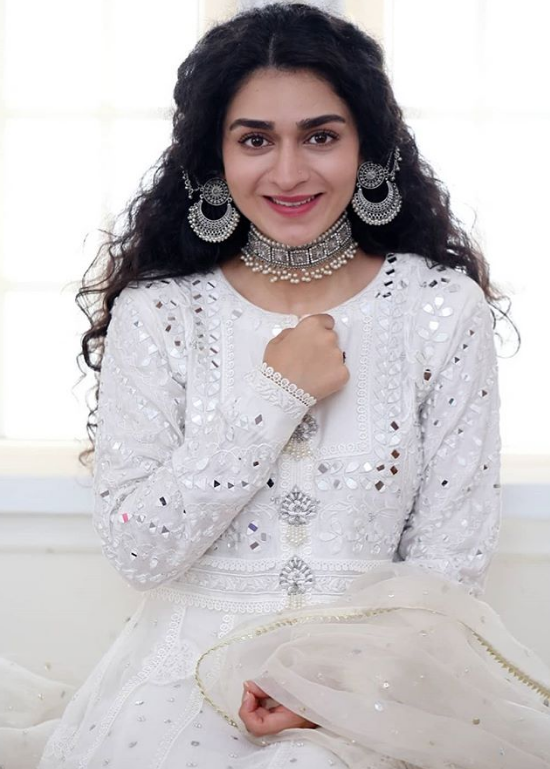 Hajra Yamin Shows Off Her Natural Curls in Recent Clicks [Pictures] - Lens