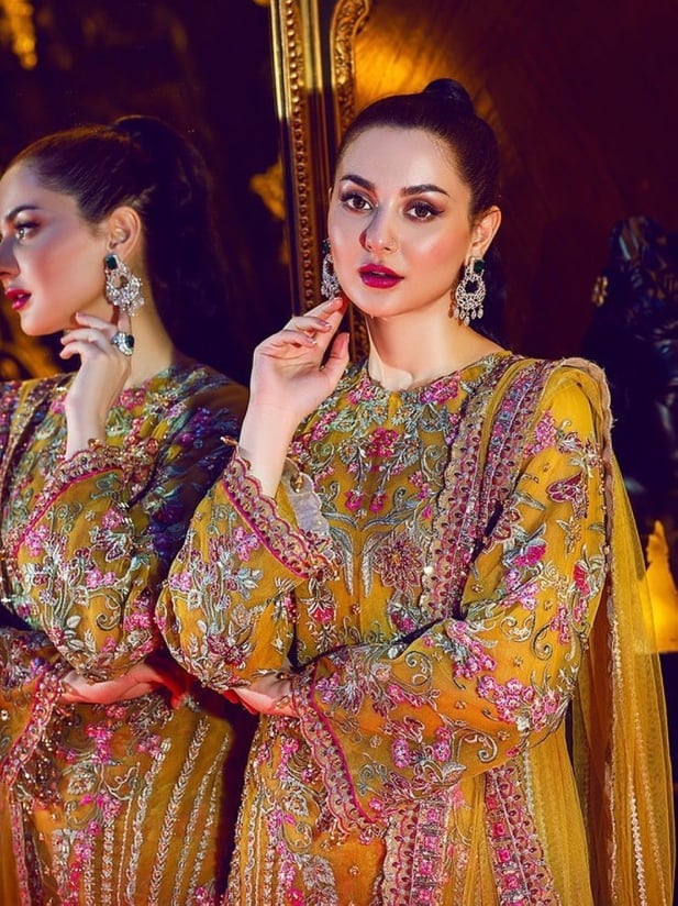 Hania Amir Dazzles Everyone With a Stunning Photoshoot [Pictures] - Lens