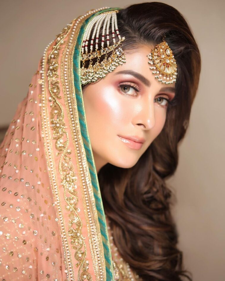 Ayeza Khan Wows Us With New Bridal Fashion Look Pictures Lens 2583