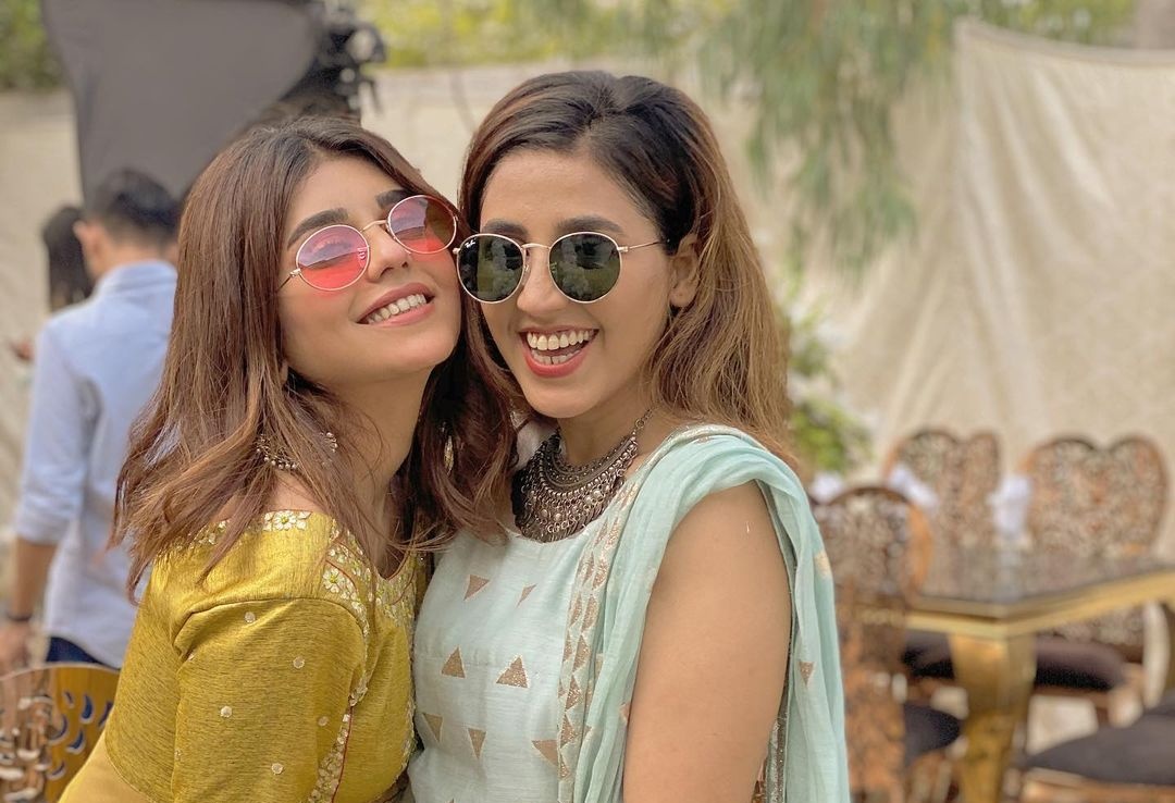 Anumta-qureshi-friends