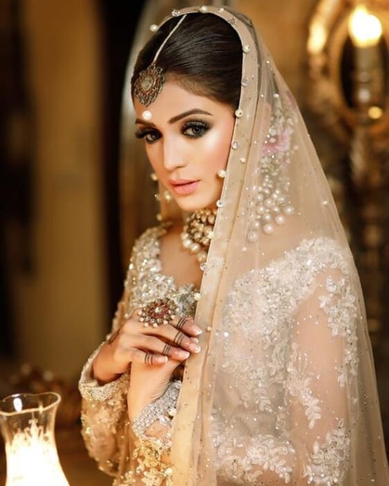Laiba Khan Gives Us 3 Amazingly Epic Bridal Looks for Winter [Pictures ...