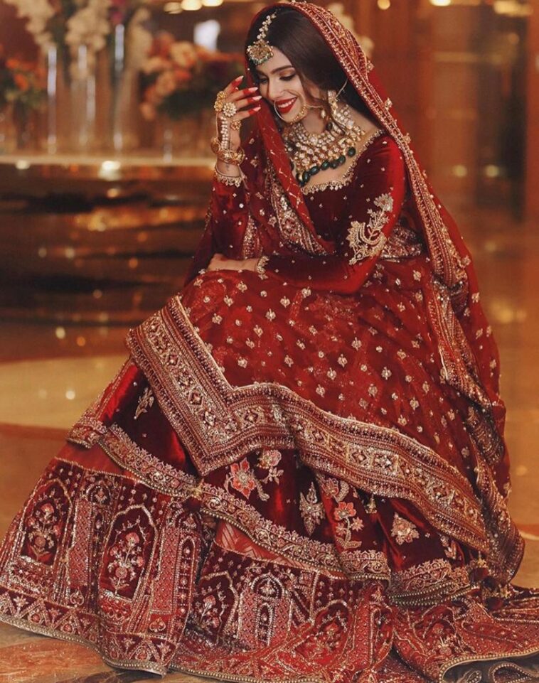 Mahira, Naimal and Sonya Sport the Same 'Mohsin Naveed Ranjha' Lehnga ...