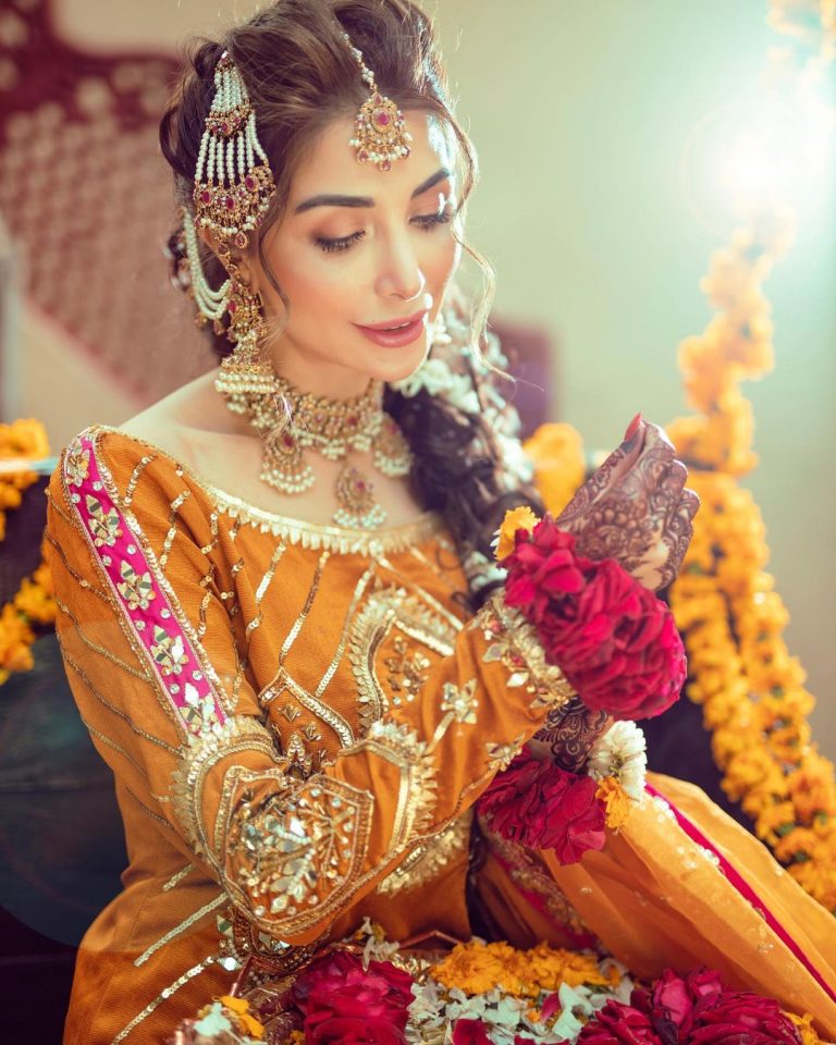 Saba Qamar poses in traditional bridal dress – The Odd Onee