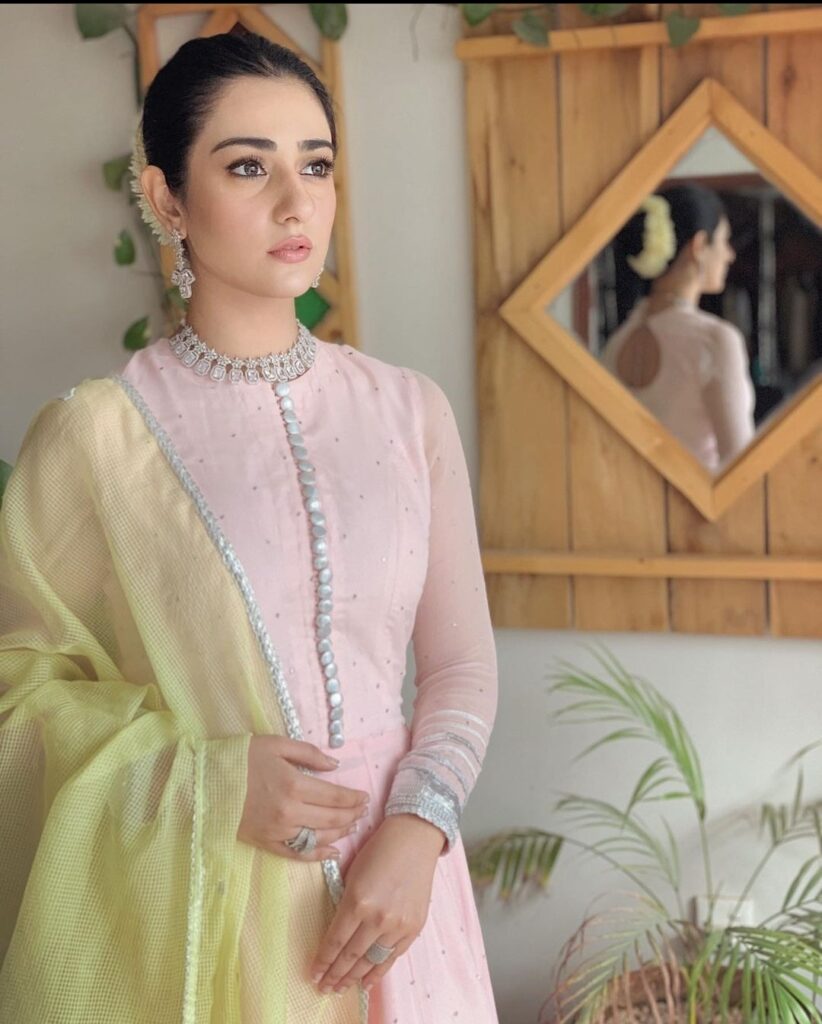 Sarah Khan Shows Us How To Rock Pink 10 Times [Pictures] - Lens