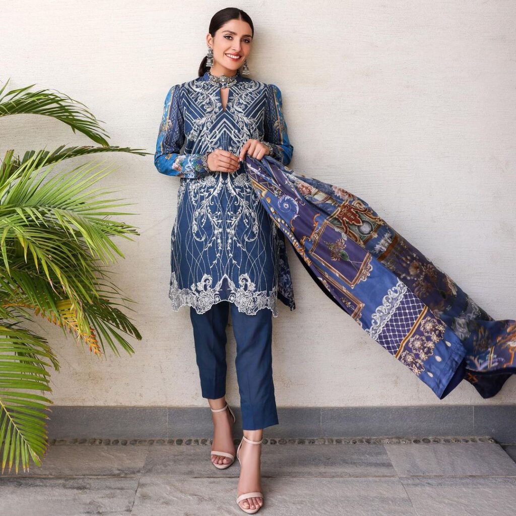 Ayeza Khan Oozes Elegance In This Sapphire Blue Dress - Lens