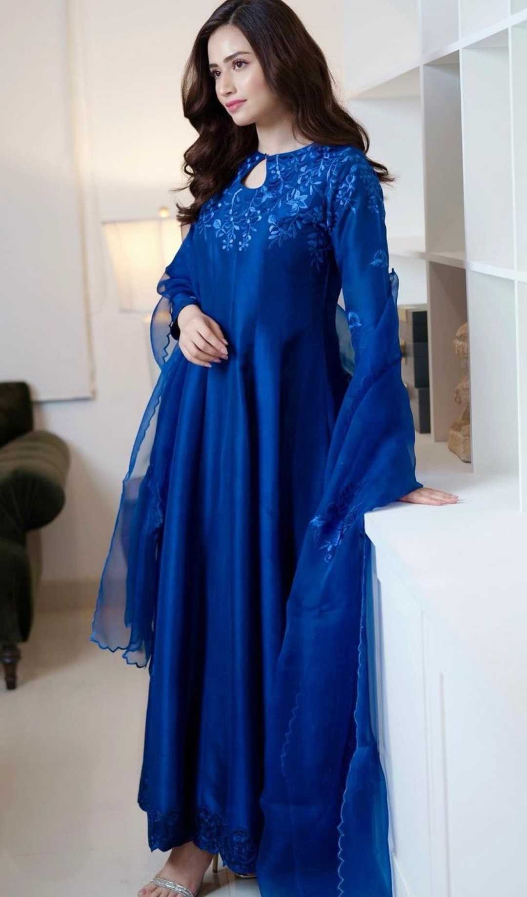 Actress Sana Javed Eid Dresses Collection 2020 | Traditional Pakistani  Dresses | Pakistani fashion party wear, Celebrity wedding dresses, Party  wear indian dresses