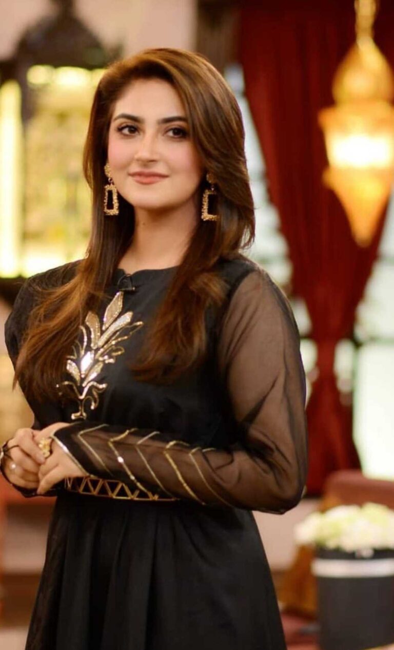 Hiba Bukhari Looks Dreamy In Black Desi Attire Photos Lens