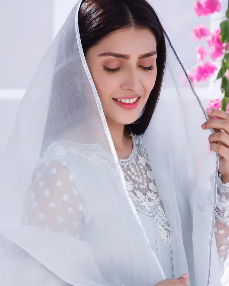 Ayeza Khan, Her Daughter and Mother, All in One Frame [Pictures] - Lens