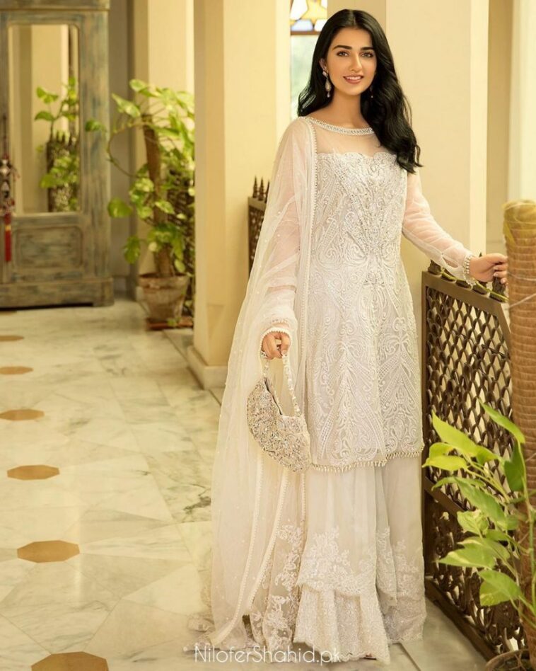 Sarah Khan Wears Eastern Formals with Effortless Grace [Pictures] - Lens