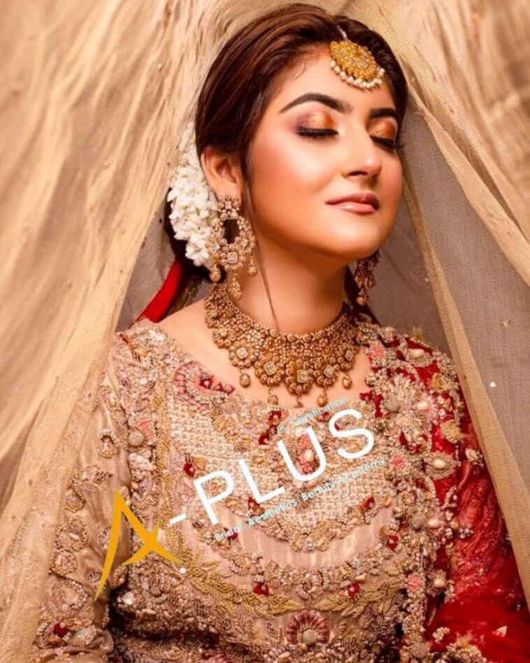 Hiba Bukhari Plays To Her Desi Looks In A Bridal Attire Pictures Lens