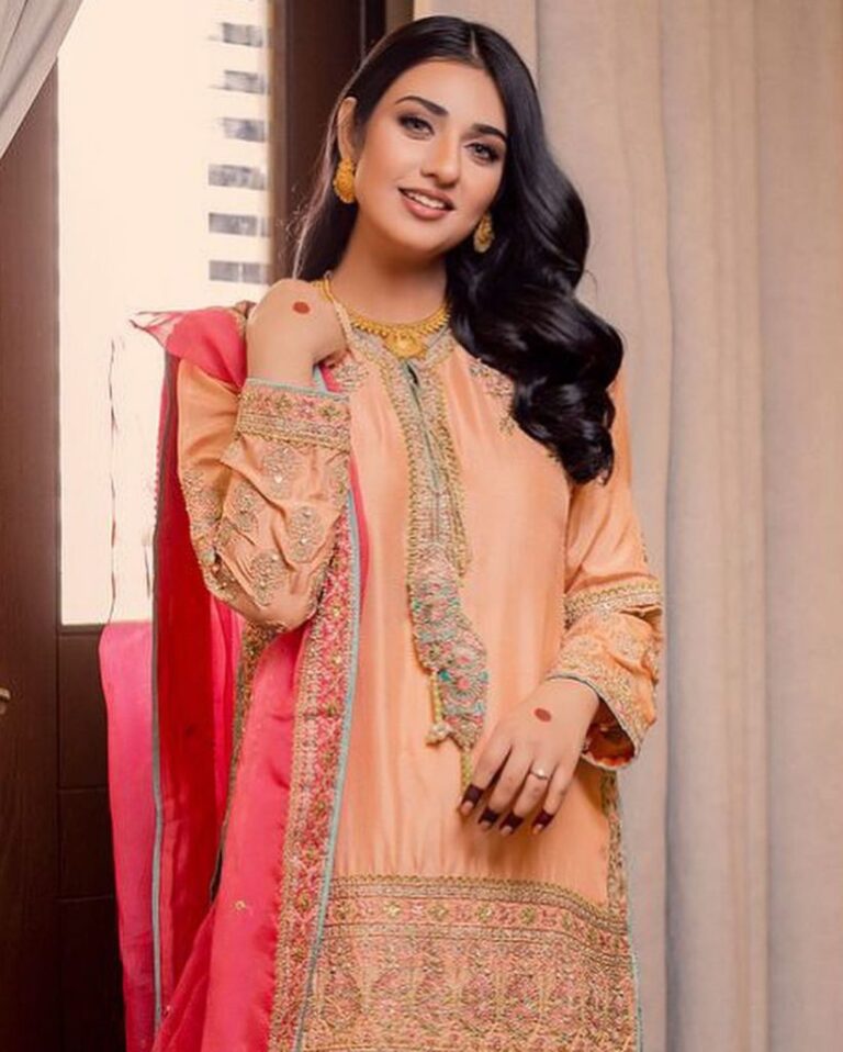 Sarah Khan Gives Princess Vibes In An Ethereal Dress Pictures Lens 7783