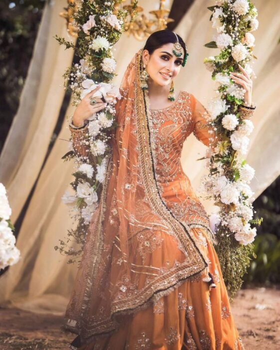Ayeza Khan Turns On The Charm In Mushq's Festive Collection - Lens