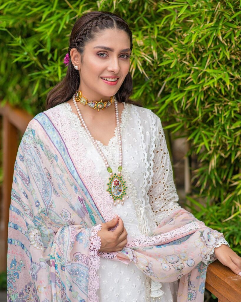 10 Pakistani Actresses Who Did Eid Glam Right Pictures Lens