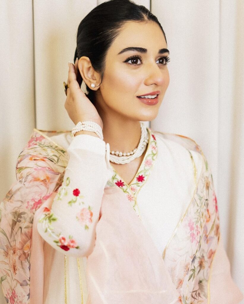 10 Pakistani Actresses Who Did Eid Glam Right! [Pictures] - Lens