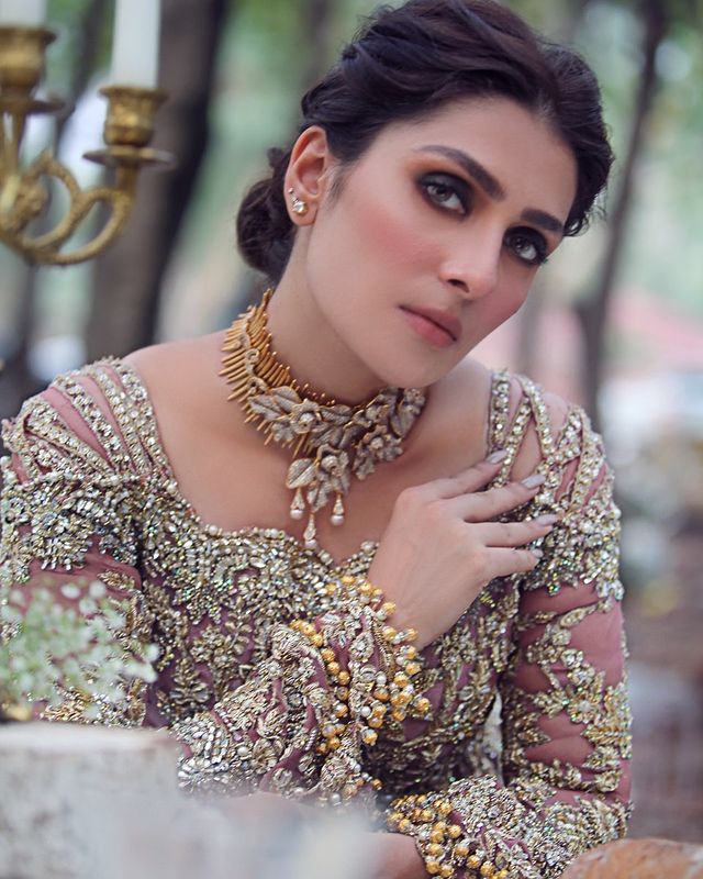 ayeza khan