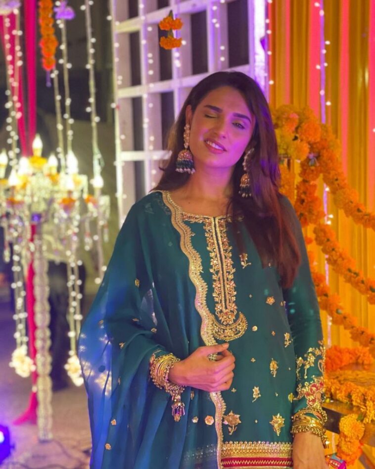 Amna Ilyas Pulled Off These Glam Looks At Minal Khans Wedding Lens 