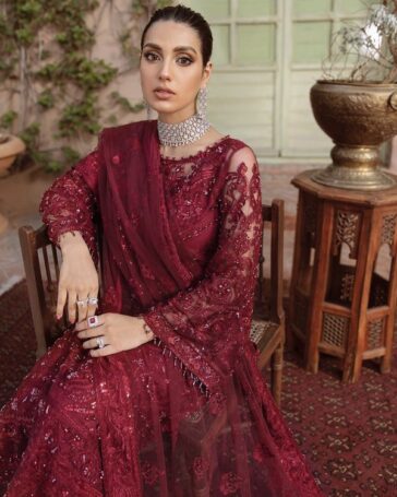 Iqra Aziz Is Resplendent In a Blood-Red Desi Attire [Pictures] - Lens