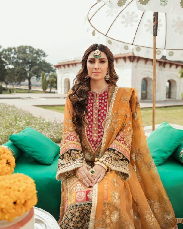 Ayeza Khan Stuns As 'Geeti Princess' In A White And Gold Attire - Lens