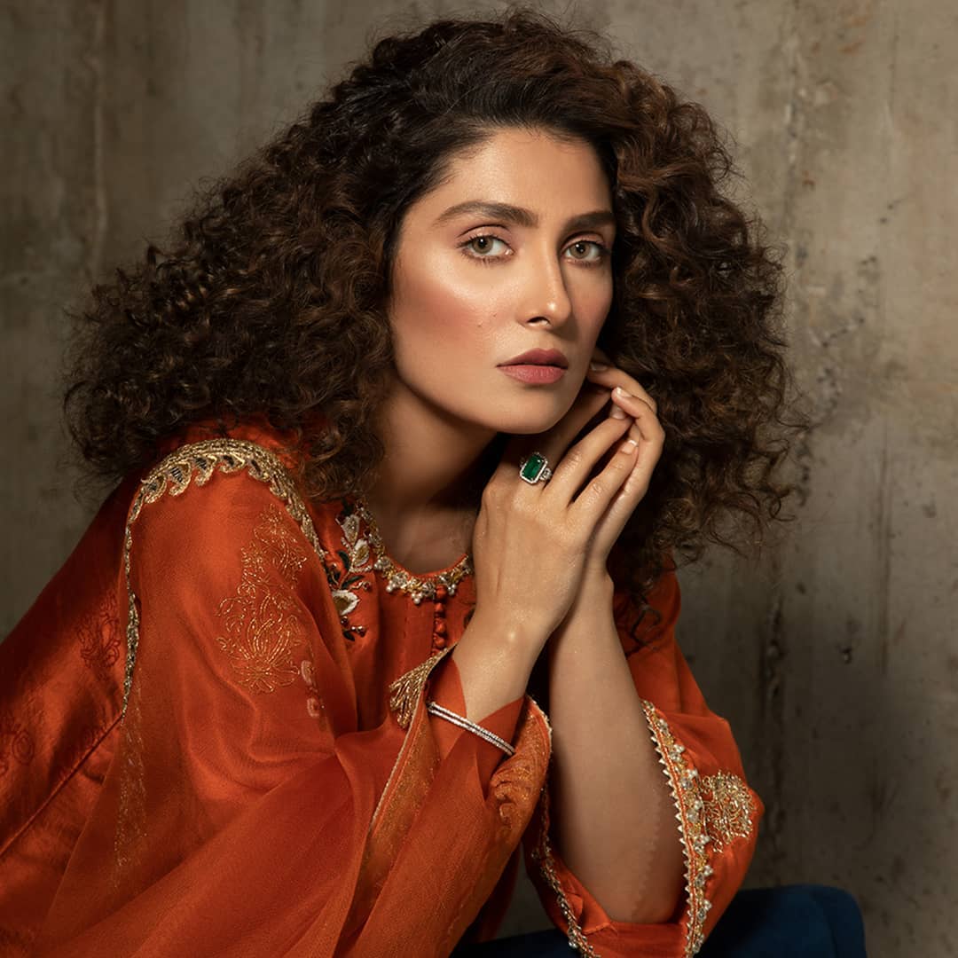 Ayeza Khan Slays Minimalist Makeup and Curly Hair [In Pictures] - Lens