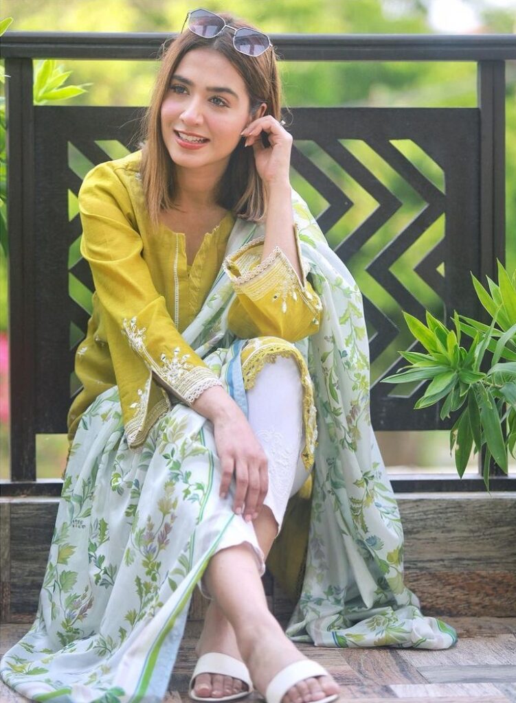 Mansha Pasha Shares Cute Video Telling She Can't Cope With Karachi's ...