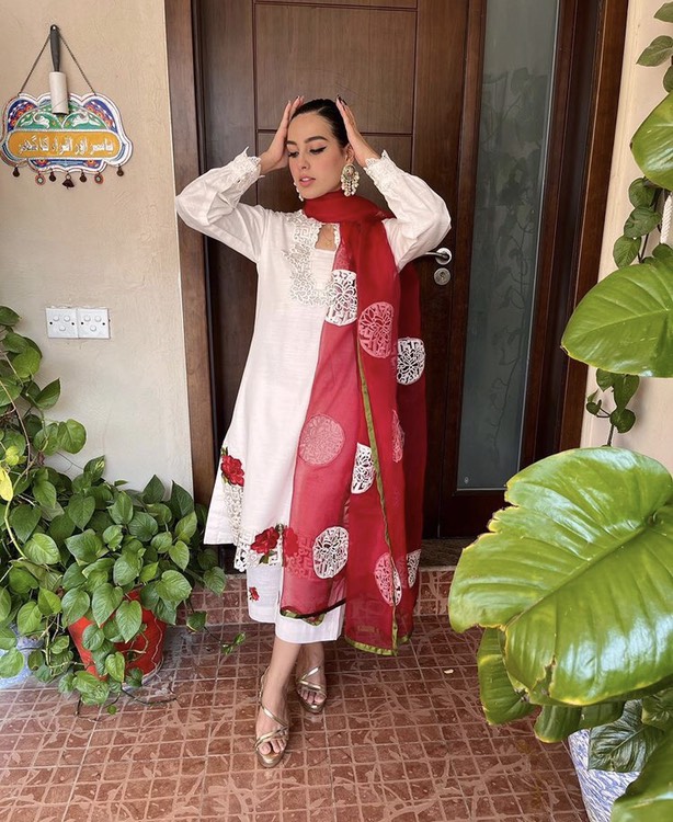 Iqra Aziz Oozes Major Desi Outfit Inspiration [Pictures] - Lens