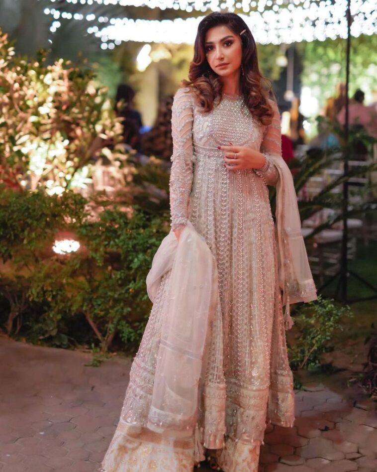 Hira Tareen Steals The Spotlight At Her Sister's Wedding - Lens