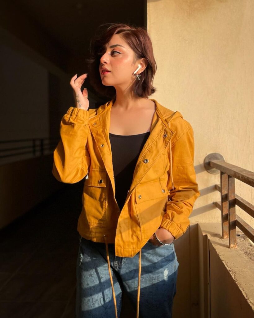 Alizeh Shah Gives Cozy Winter Vibes In Her Casual Wardrobe [In Pictures ...