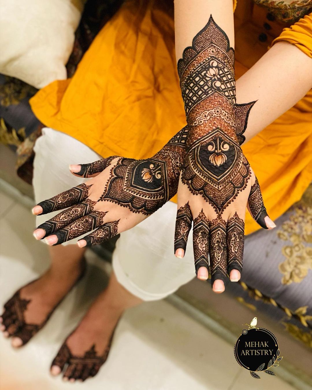 No Makeup, No Filter: Saboor Aly Glows As She Flaunts Her Mehndi - Lens