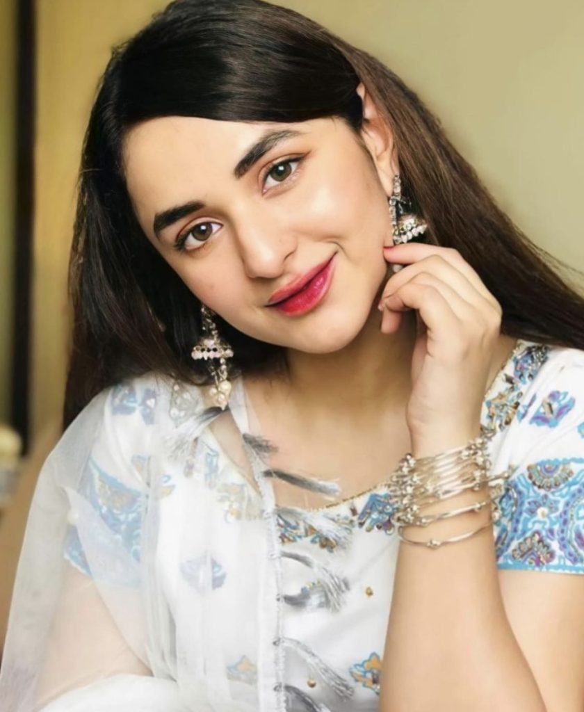 Yumna Zaidi Flaunts Her Best Festive Looks - Lens